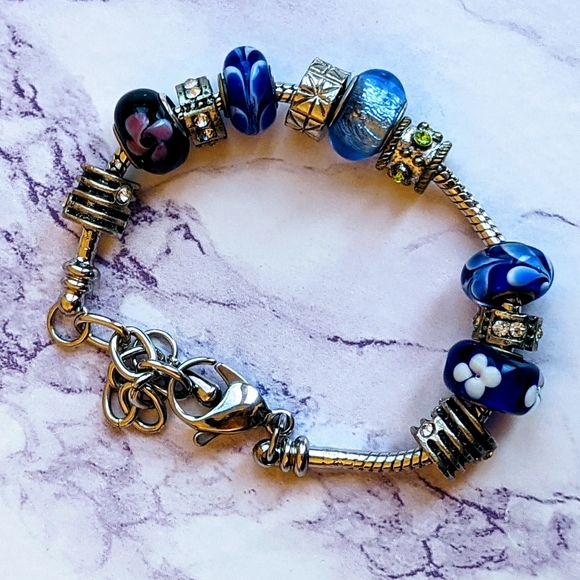 Charms Bracelet blue hues - Picture 3 of 3